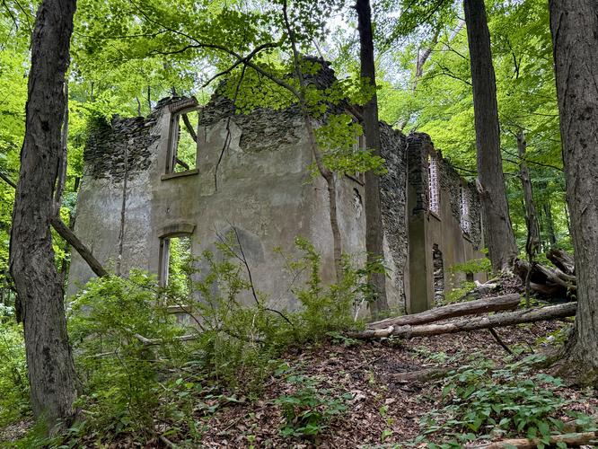 Side profile of the abandoned home ruins