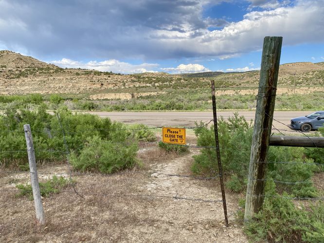 Trailhead "please close the gate" sign