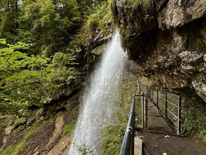 Picture 12 of Giessbach Falls Trail