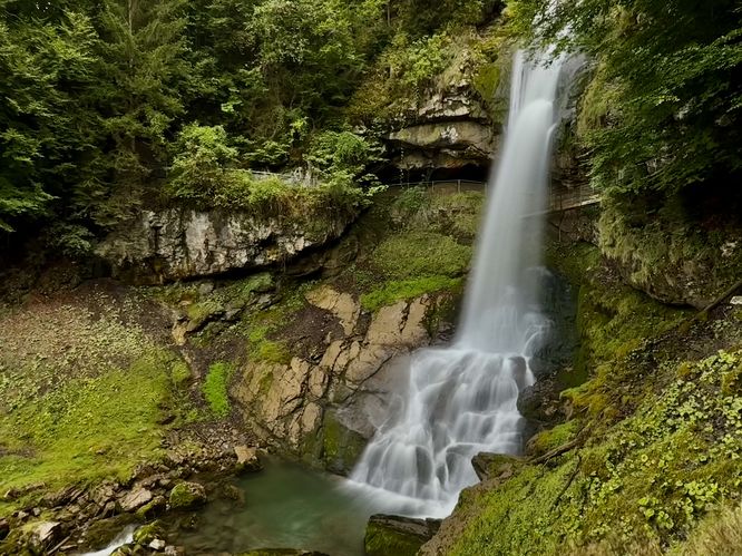 Picture 15 of Giessbach Falls Trail