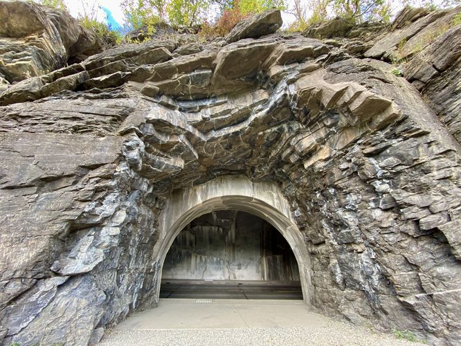 Facing back into the West Tunnel from the middle overlook