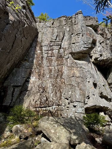 Possible climbing cliff along Cadillac Cliffs