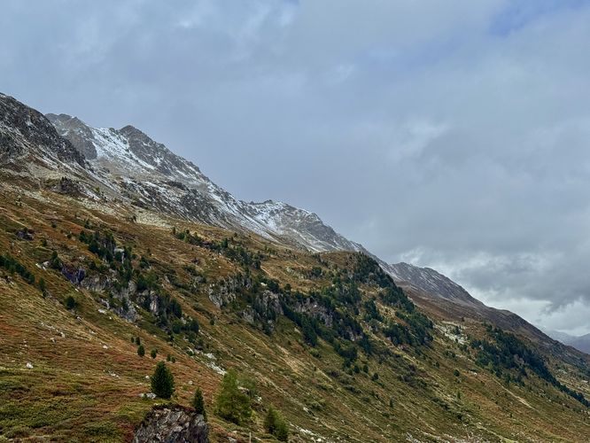 Beautiful view of alpine peaks towering over Flüela Pass near Davos, Switzerland