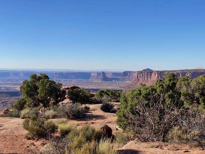 Beautiful view of Canyonlands' mesas and cliffs (westward)