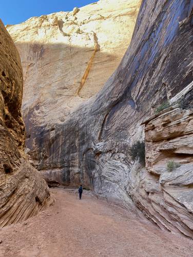 Hiking  The Narrows of Grand Wash