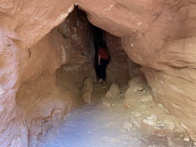 Optional tunnel exploration in Grand Wash