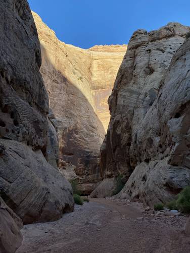 Hiking  The Narrows of Grand Wash