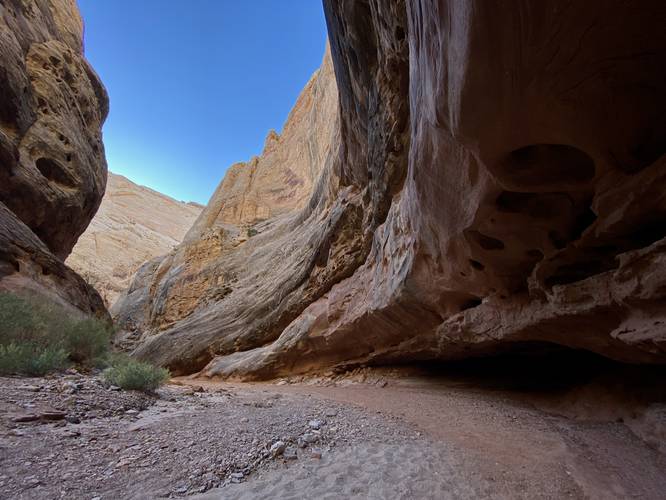 Hiking  The Narrows of Grand Wash