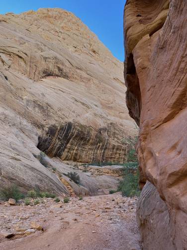 Towering cliffs of Grand Wash