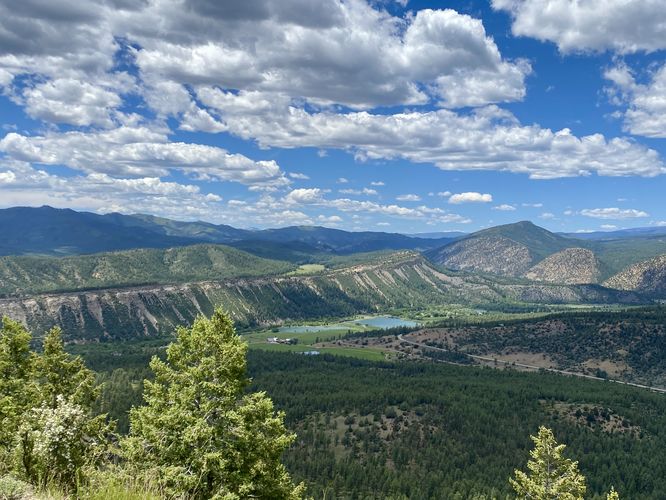 Views of the mountains surrounding the Piedra River