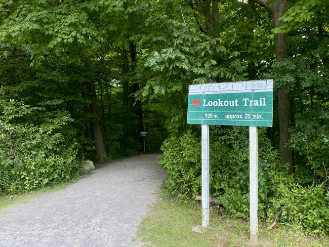 Lookout Trail to Grimsby Point