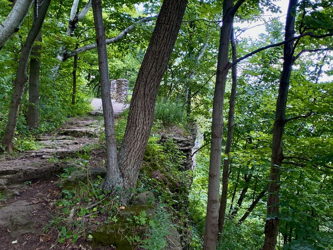 Trail runs along the cliffs of the Niagara Escarpment