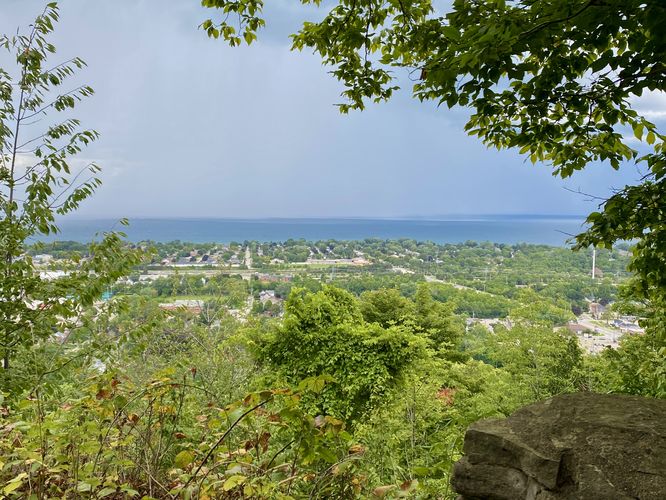Ledge along the Niagara Escarpment at Grimsby Point