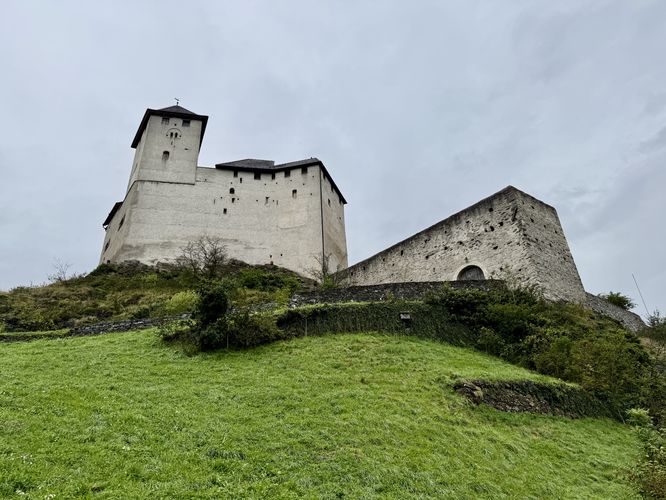 A view of Burg Gutenberg from the below on the castle trail