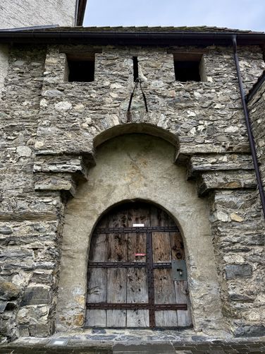 Castle gates lead to the inner courtyard at Burg Gutenberg