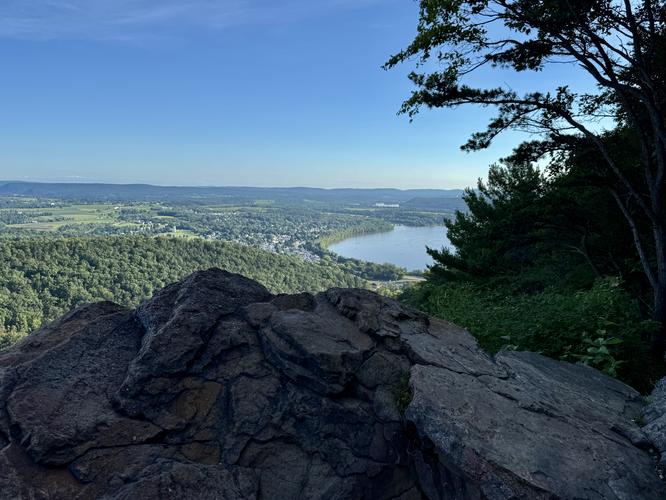 Default image for Hawk Rock via Appalachian Trail, a 2.4-mile trail in Duncannon, Pennsylvania (US)