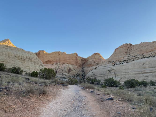 Hiking the Hickman Bridge Trail at Capitol Reef National Park