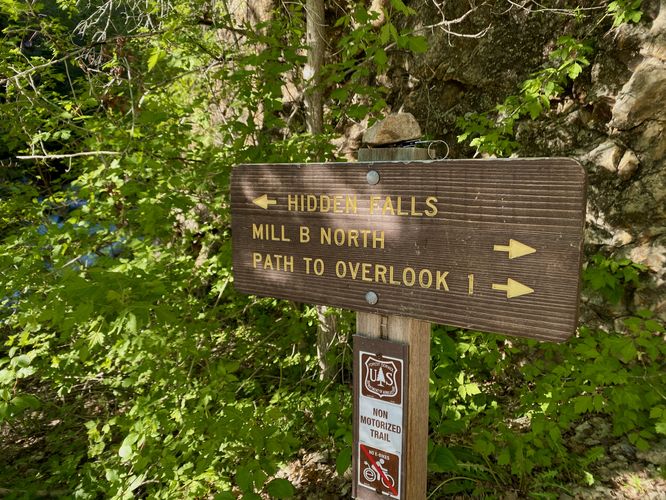 Hidden Falls trail sign