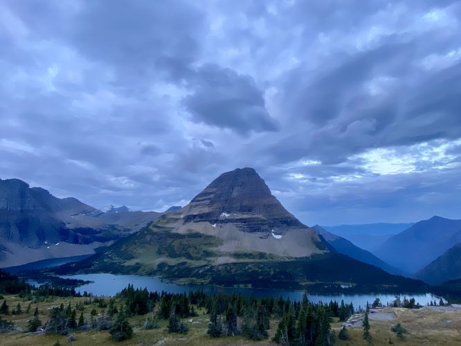 Wide angle view from the Hidden Lake Overlook