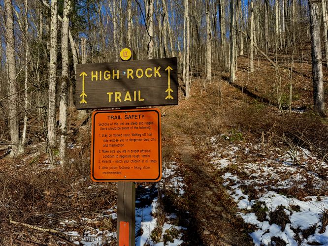 High Rock Trail trailhead (east)
