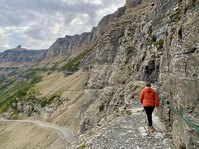 Hiking the cliff along the Garden Wall and the Highline Trail