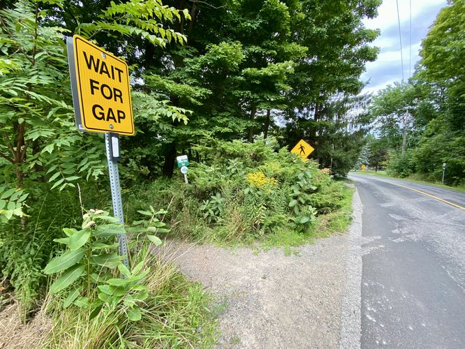 Trailhead for the hike to Ball's Falls