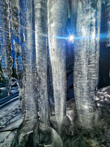 Picture 3 of Icy Bradford falls