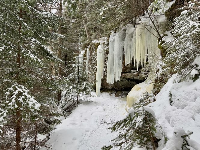 Large overhanging ice
