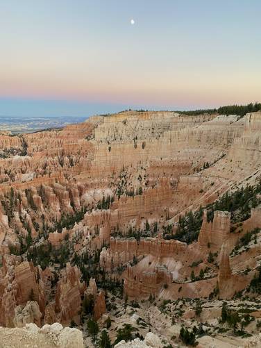 View of Bryce Canyon from Upper Inspiration Point