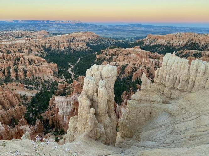 View of Bryce Canyon from Middle Inspiration Point