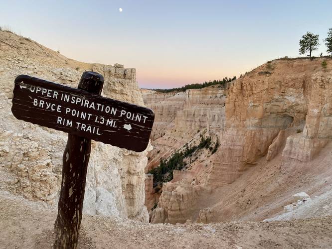 Scenic trail junction to Upper Inspiration Point along the Rim Trail