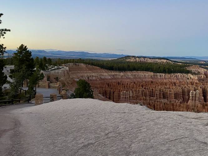 Hiking out from Inspiration Point with views of Bryce Canyon