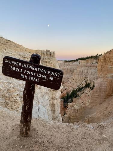 Scenic trail junction to Upper Inspiration Point along the Rim Trail