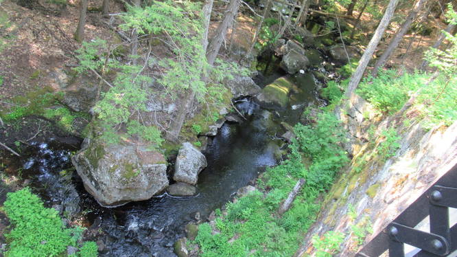 View of the Jaquith Brook from the bridge