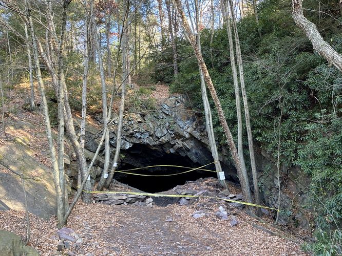 Jim Thorpe Tunnel / Turn Hole Tunnel - closed, no trespassing