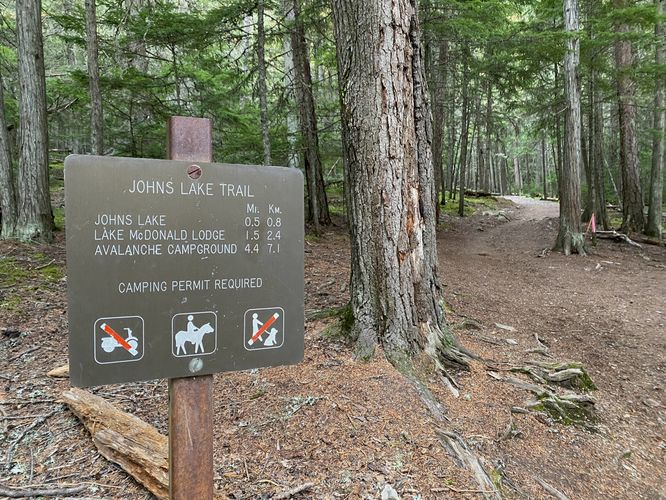 Johns Lake Trail trailhead sign