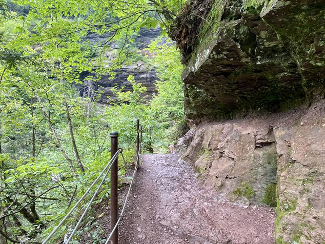 Ledge trail leads to Upper Kaaterskill Falls