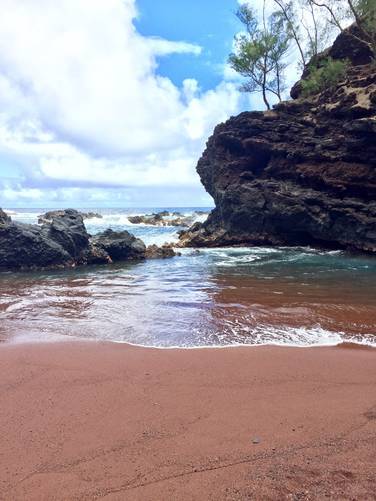 Picture 21 of Kaihalulu Red Sand Beach Trail