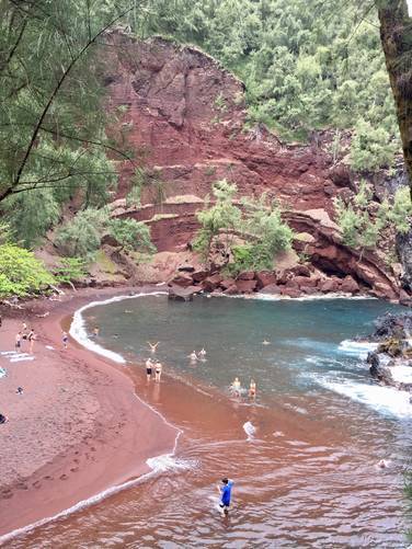 Picture 15 of Kaihalulu Red Sand Beach Trail