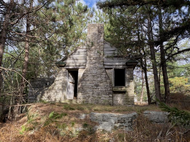 Kellogg Mountain Firetower House (abandoned)