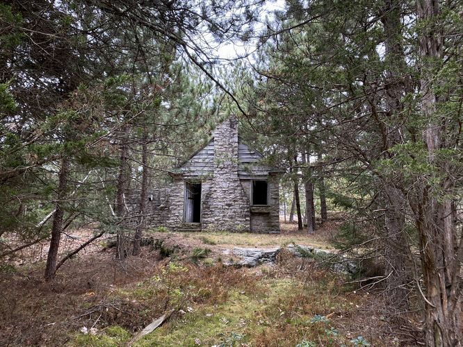 Kellogg Mountain Firetower House (abandoned)