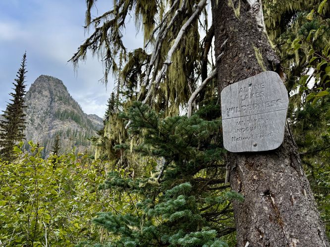 Alpine Lakes Wilderness boundary