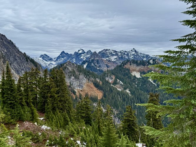 View into the Alpine Lakes Wilderness and Cascade Mountains