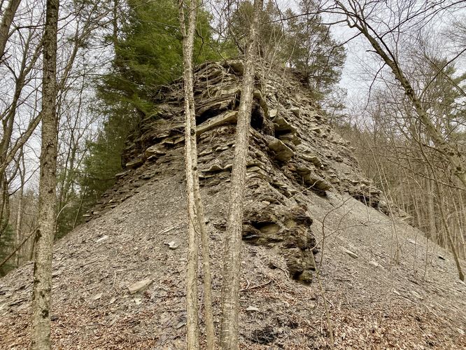 Shale rock ledges along the trail