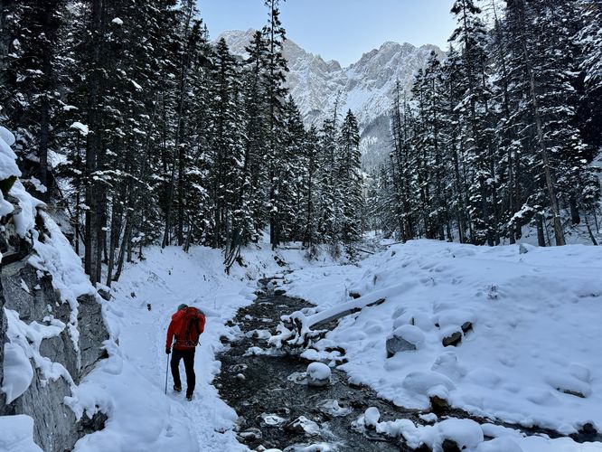 Sarah hiking up King Creek