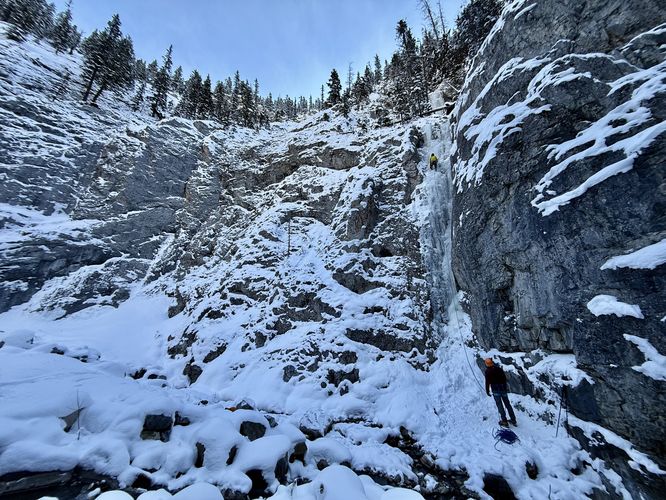 Barry Blanchard climbs the 4th Flow / Legends Chimney to set the anchor