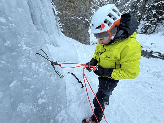 Learning rappelling techniques