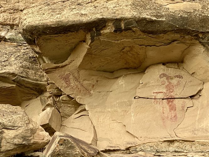 Kokopelli pictographs within Canyon Pintado