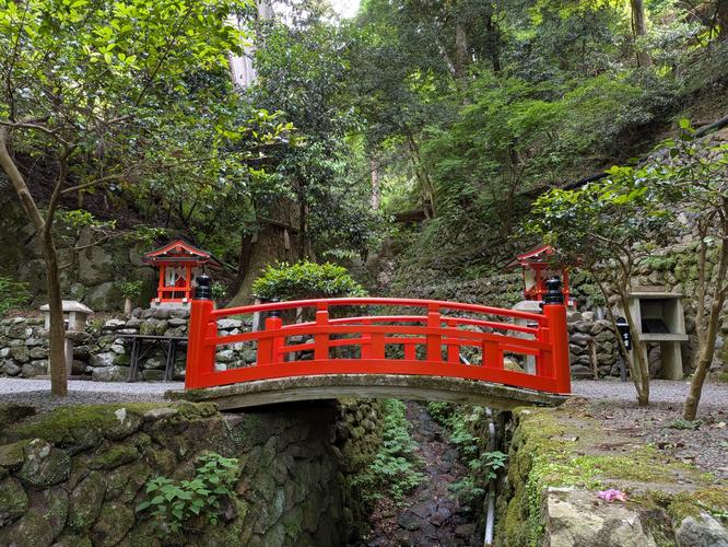 Scenic footbridge