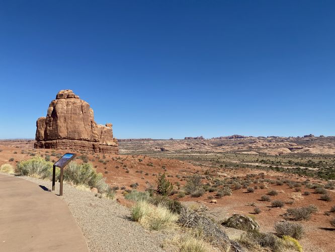 Universally-accessible pathway of the La Sal Mountains viewpoint